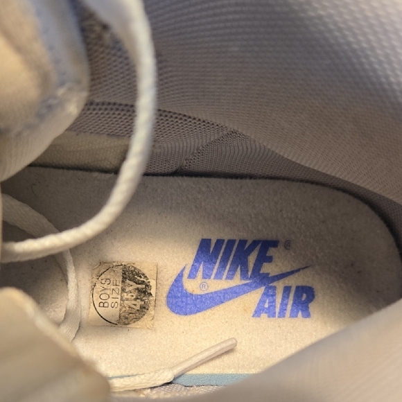 Nike Hyper Royal Youth 4.5  High-Top Sneakers - Light Blue and White . - Picture 10 of 10